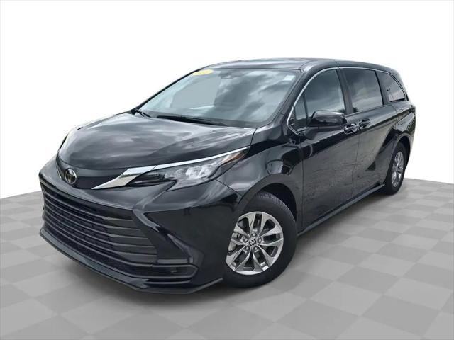 2026 Toyota Sienna LE for sale in Sturgeon Bay, WI