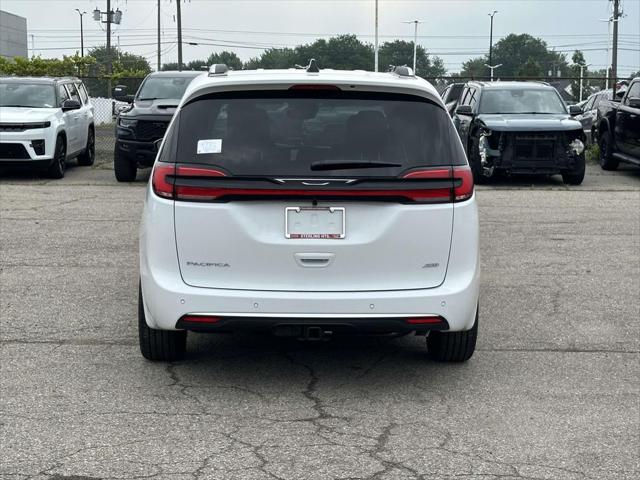 2027 Chrysler Pacifica Pinnacle