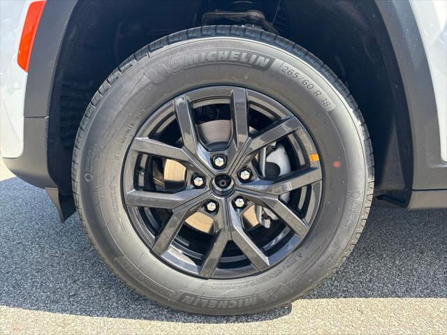 2027 Jeep Grand Cherokee GRAND CHEROKEE LAREDO ALTITUDE 4X4