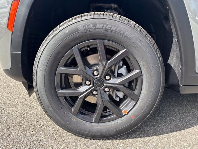 2027 Jeep Grand Cherokee Laredo Altitude 2027 Jeep Grand Cherokee Laredo Altitude