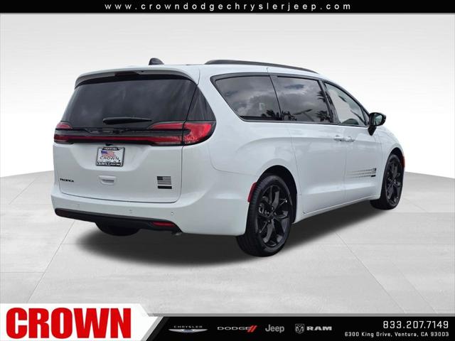 2027 Chrysler Pacifica Select