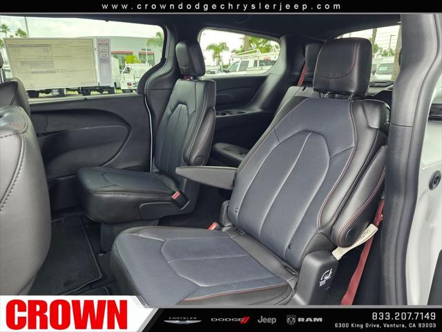 2027 Chrysler Pacifica Select