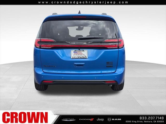 2027 Chrysler Pacifica Select