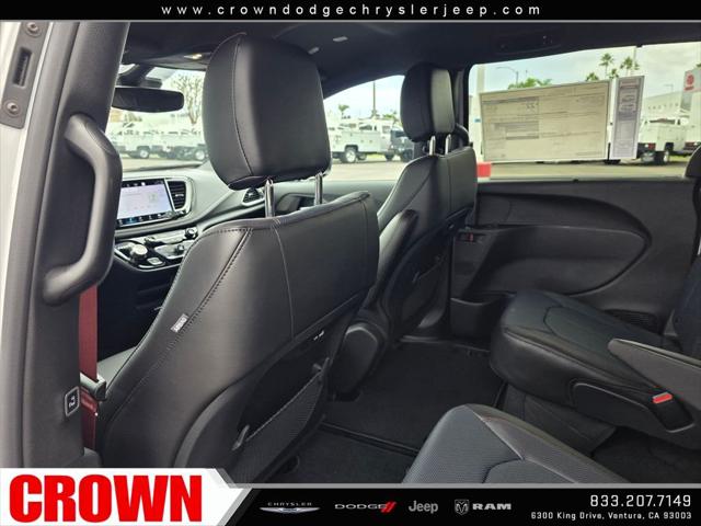 2027 Chrysler Pacifica Select
