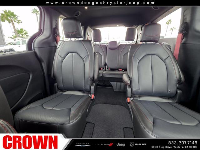 2027 Chrysler Pacifica Select