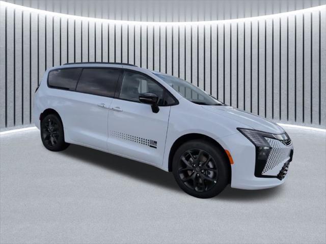 2027 Chrysler Pacifica Select AWD