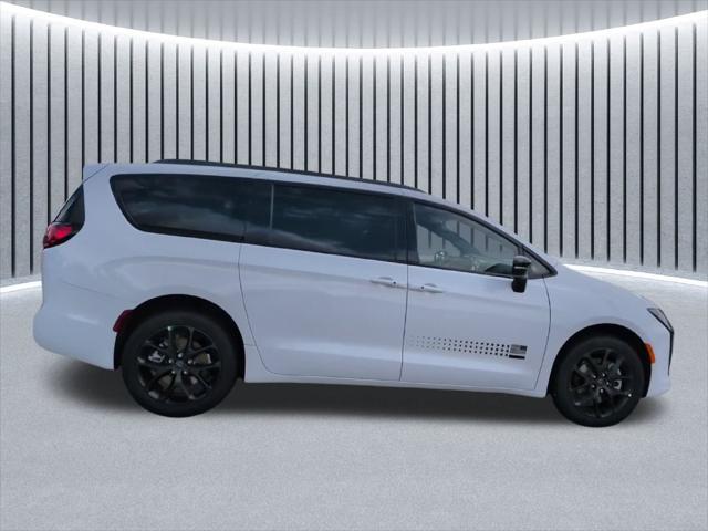 2027 Chrysler Pacifica Select AWD