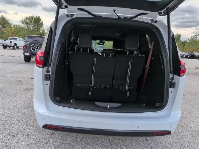 2027 Chrysler Pacifica Select AWD