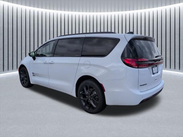 2027 Chrysler Pacifica Select AWD