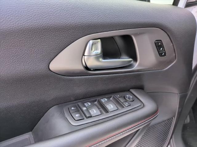 2027 Chrysler Pacifica Select AWD