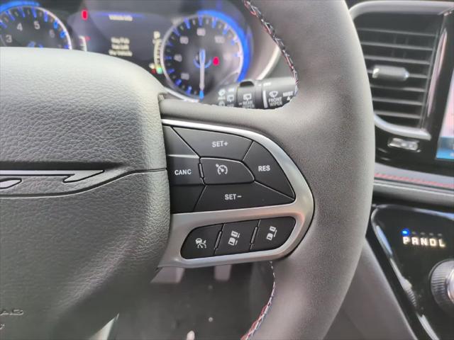 2027 Chrysler Pacifica Select AWD