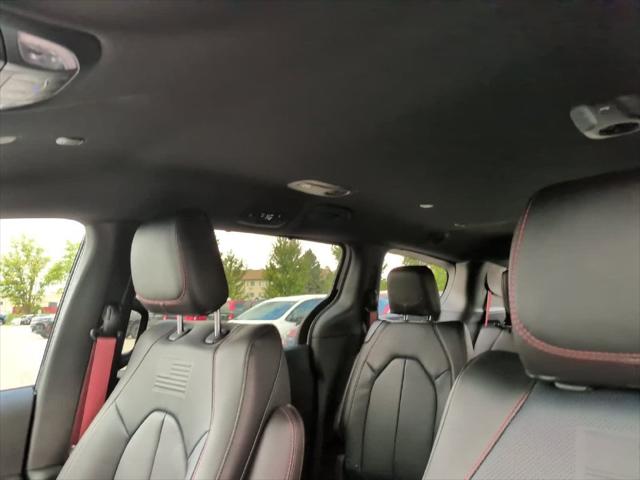 2027 Chrysler Pacifica Select AWD