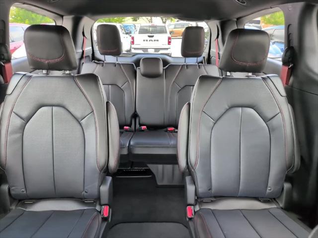 2027 Chrysler Pacifica Select AWD