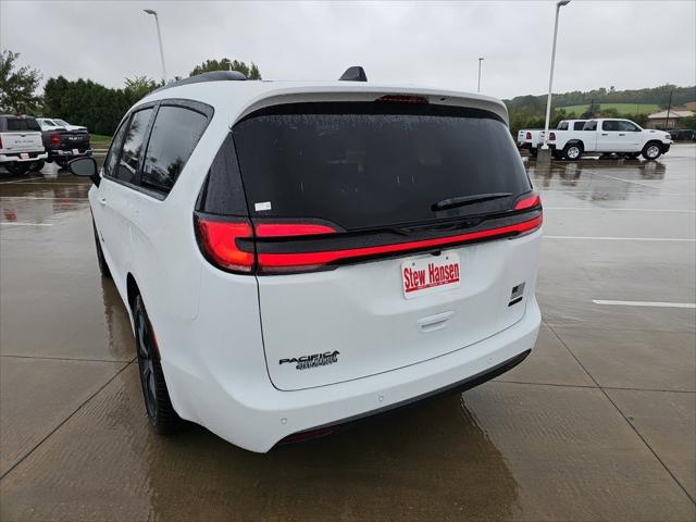 2027 Chrysler Pacifica Select AWD