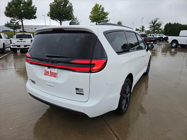 2027 Chrysler Pacifica Select AWD