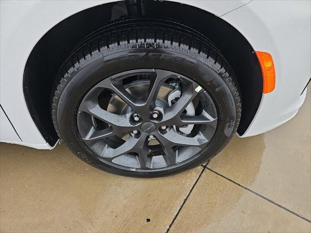 2027 Chrysler Pacifica Select AWD