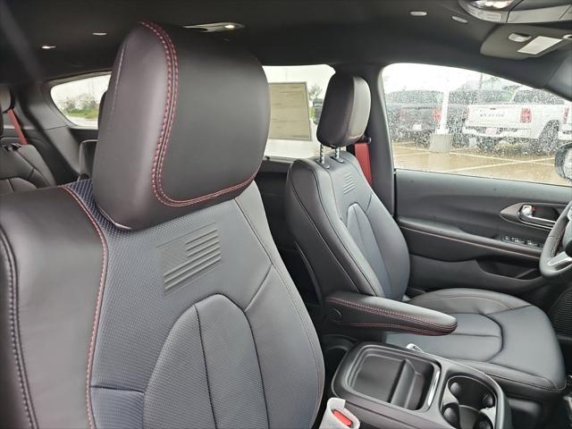 2027 Chrysler Pacifica Select AWD