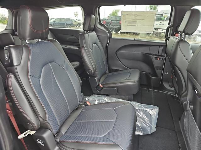2027 Chrysler Pacifica Select AWD