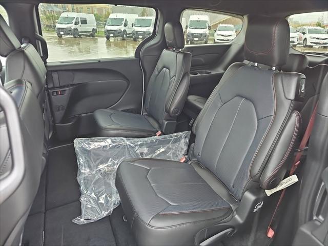 2027 Chrysler Pacifica Select AWD