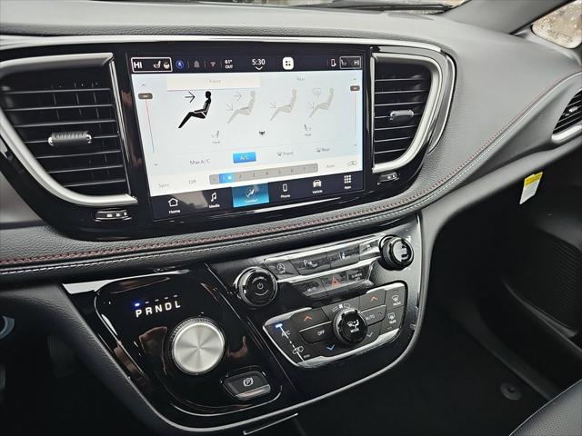 2027 Chrysler Pacifica Select AWD