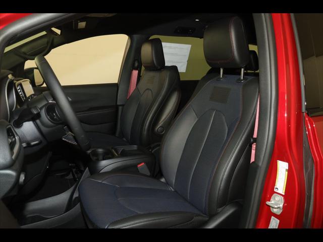 2027 Chrysler Pacifica PACIFICA SELECT AWD