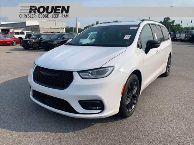 2025 Chrysler Pacifica Limited for sale in Woodville, OH