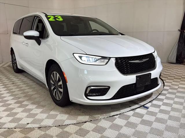 2023 Chrysler Pacifica Hybrid Touring L for sale in Redford, MI