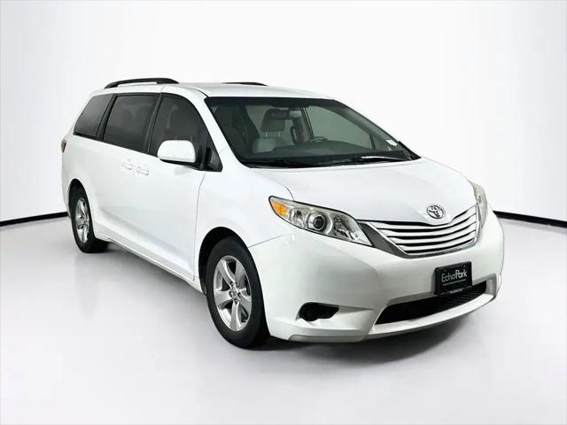 2017 Toyota Sienna LE 8 Passenger for sale in Grand Prairie, TX
