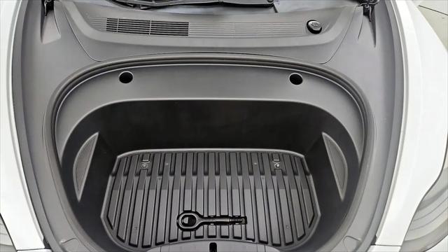 2021 Tesla Model 3 Standard Range Plus Rear-Wheel Drive