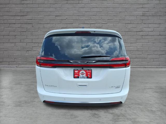 2027 Chrysler Pacifica Limited AWD