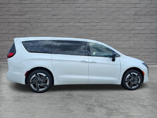2027 Chrysler Pacifica Limited AWD