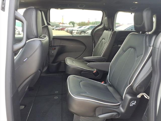 2027 Chrysler Pacifica Limited AWD