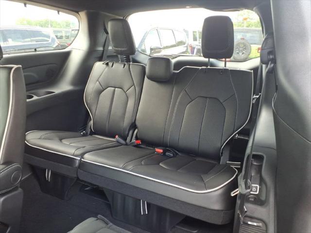 2027 Chrysler Pacifica Limited AWD