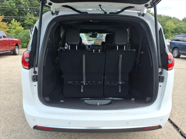 2027 Chrysler Pacifica Limited AWD