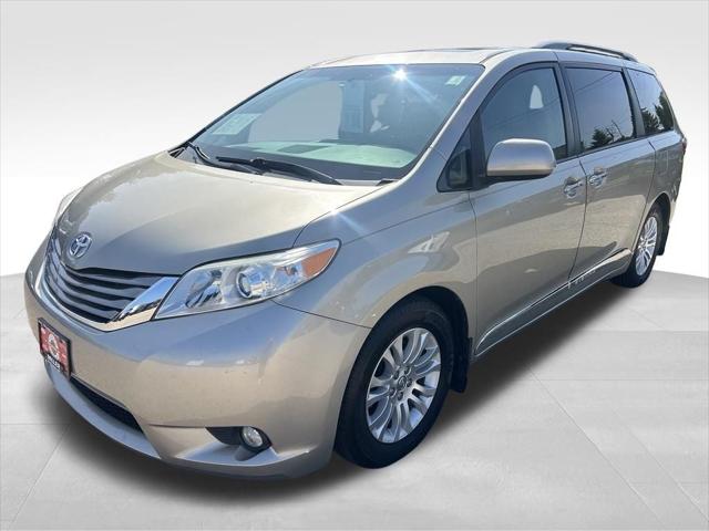 2016 Toyota Sienna XLE 8 Passenger for sale in Burlington, WI
