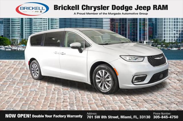 2023 Chrysler Pacifica Hybrid Touring L for sale in Miami, FL
