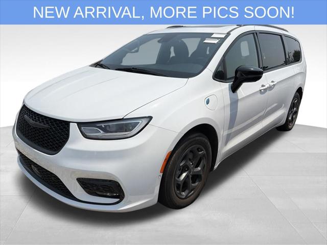 2024 Chrysler Pacifica Hybrid Premium S Appearance Pkg for sale near Celina, OH