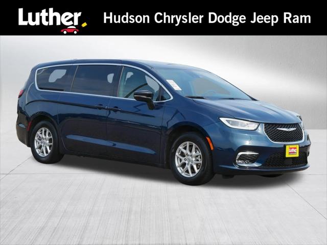 2025 Chrysler Pacifica Select for sale in Hudson, WI