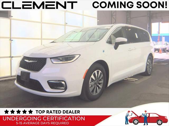 2023 Chrysler Pacifica Hybrid Touring L for sale in Florissant, MO