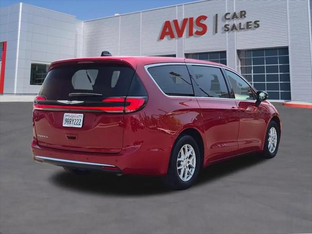 2025 Chrysler Pacifica Select
