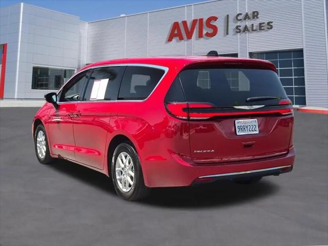 2025 Chrysler Pacifica Select