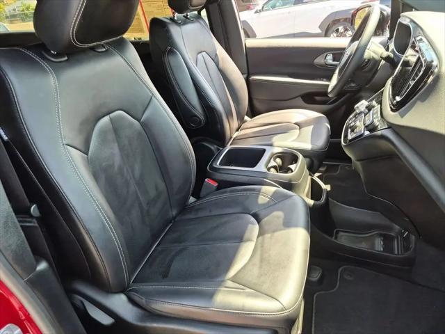 2025 Chrysler Pacifica Select
