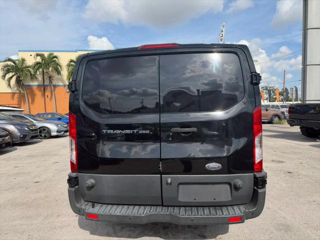 2017 Ford Transit w/Sliding Side Door w/LWB
