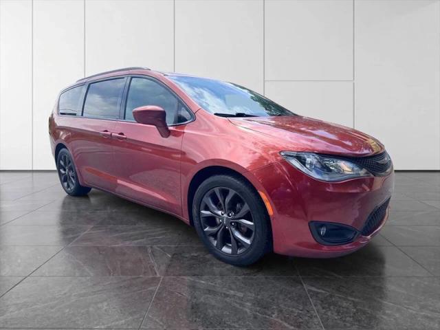 2018 Chrysler Pacifica Touring L for sale in Slatington, PA