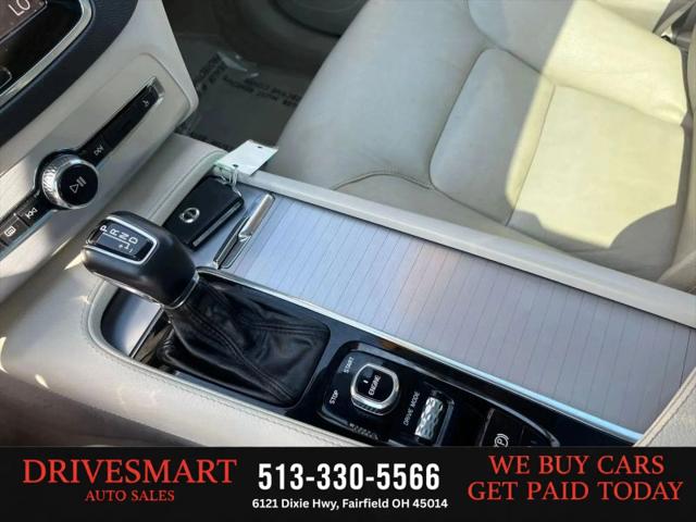 2016 Volvo XC90 T6 Momentum