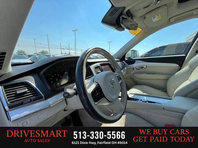 2016 Volvo XC90 T6 Momentum
