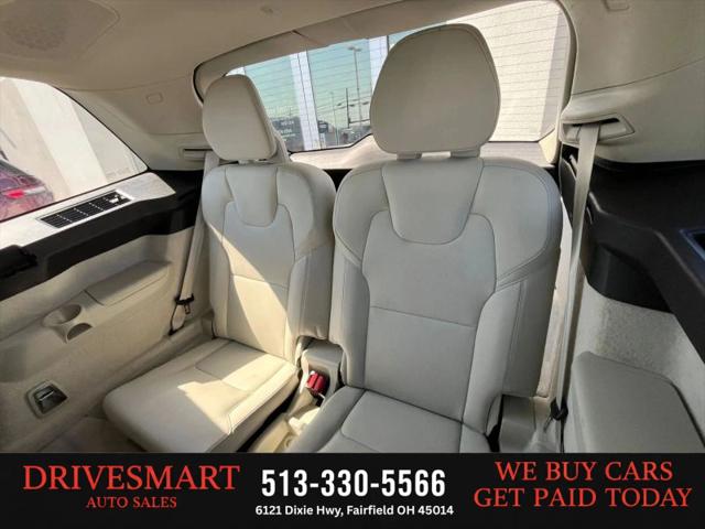 2016 Volvo XC90 T6 Momentum