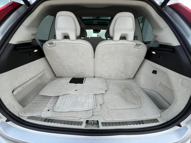 2016 Volvo XC90 T6 Momentum