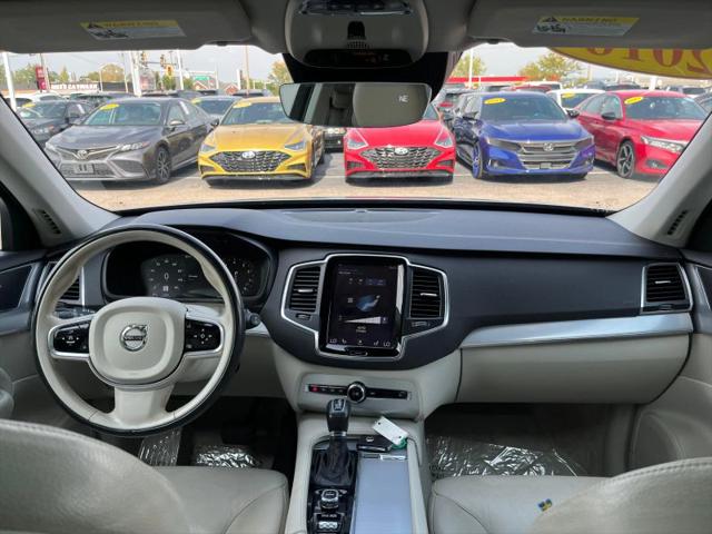 2016 Volvo XC90 T6 Momentum