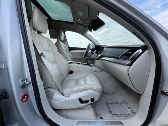 2016 Volvo XC90 T6 Momentum